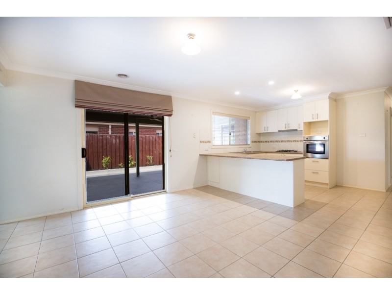 48 Sandalwood Drive, Pakenham VIC 3810