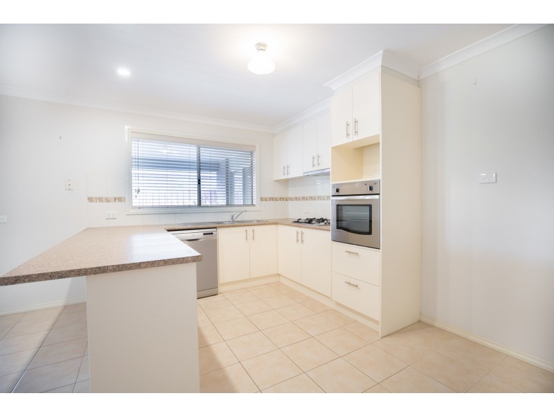 48 Sandalwood Drive, Pakenham VIC 3810