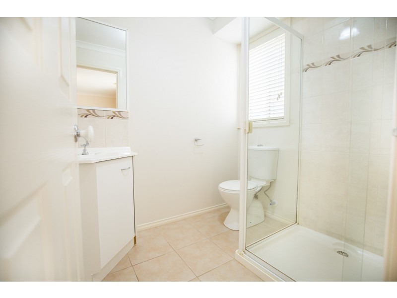 48 Sandalwood Drive, Pakenham VIC 3810