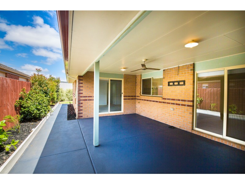 48 Sandalwood Drive, Pakenham VIC 3810