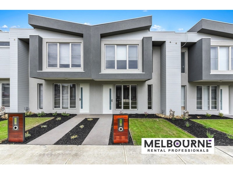 13 Pebblebeach Path, Cranbourne VIC 3977