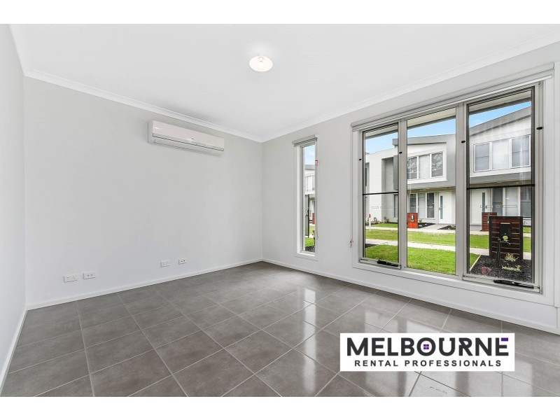 13 Pebblebeach Path, Cranbourne VIC 3977