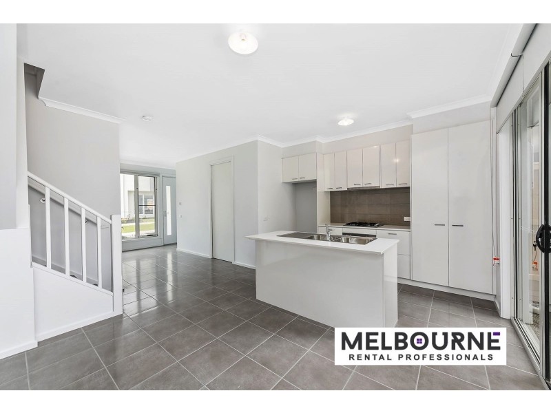 13 Pebblebeach Path, Cranbourne VIC 3977