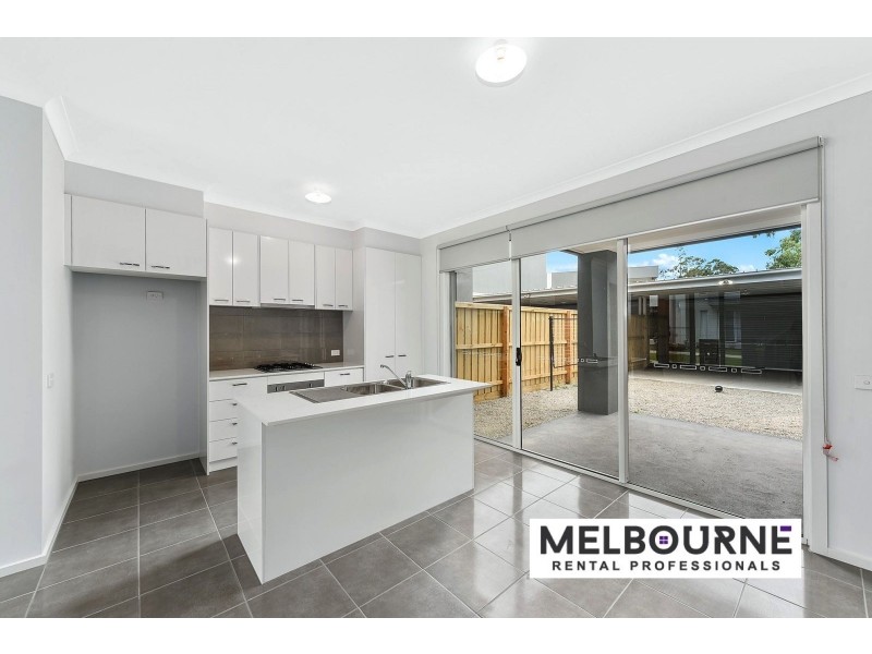 13 Pebblebeach Path, Cranbourne VIC 3977