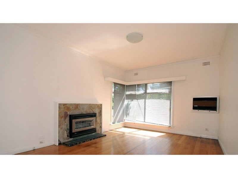 4 Meadow Crescent, Mount Waverley VIC 3149