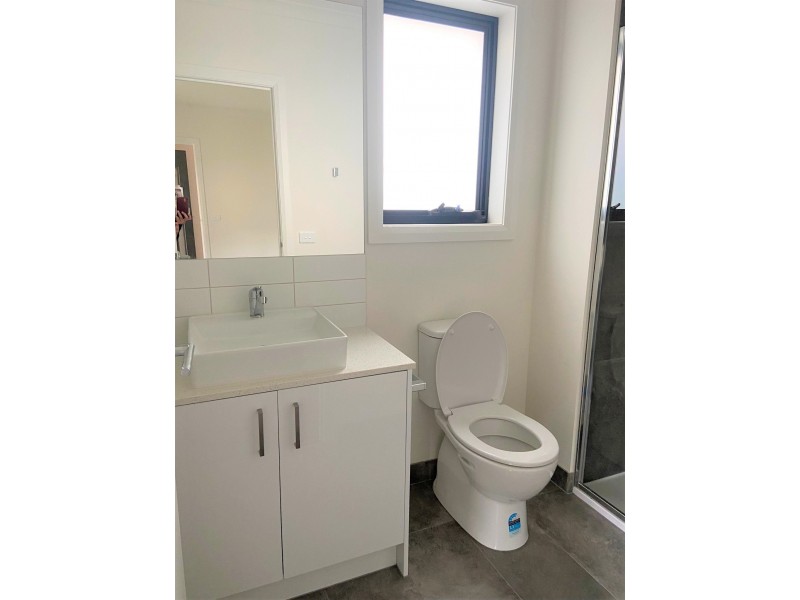 16/44 Coburns Road, Melton VIC 3337