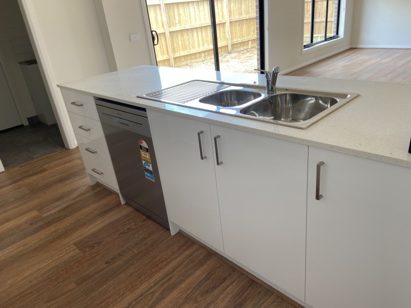 16/44 Coburns Road, Melton VIC 3337