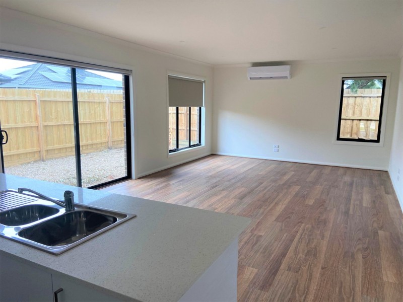 16/44 Coburns Road, Melton VIC 3337