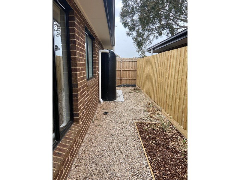 16/44 Coburns Road, Melton VIC 3337