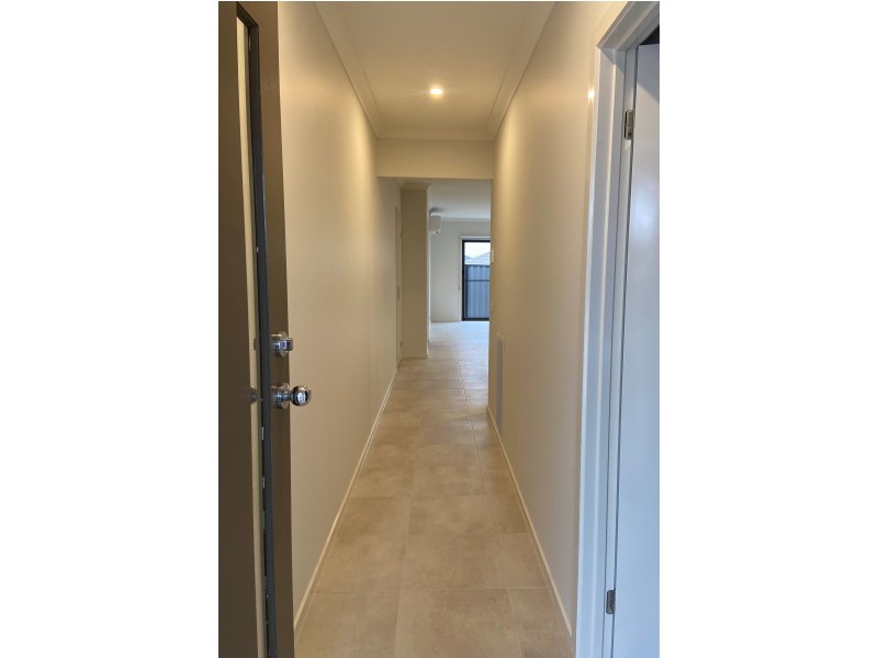 23 Bowenia Avenue, Craigieburn VIC 3064