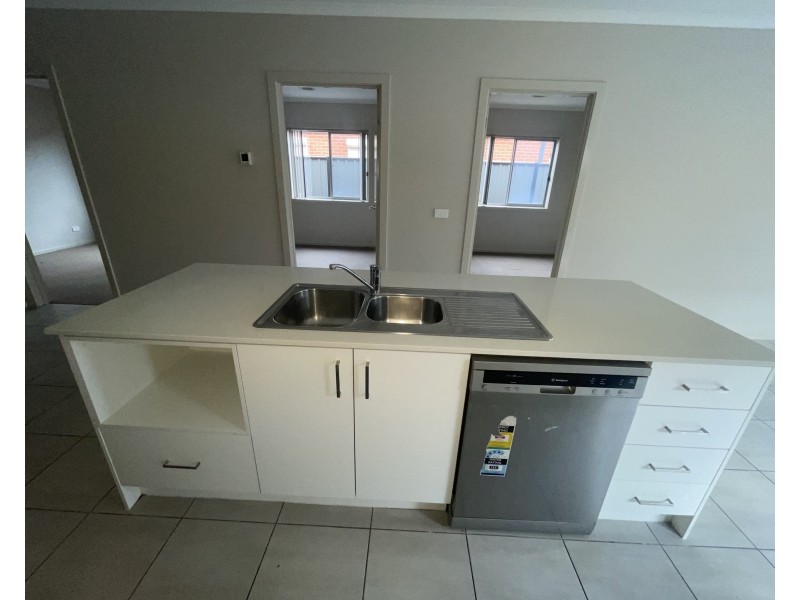 109 Moor Park Drive, Craigieburn VIC 3064