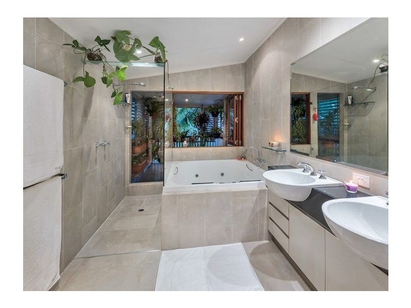 23 Mark Street, Newmarket QLD 4051