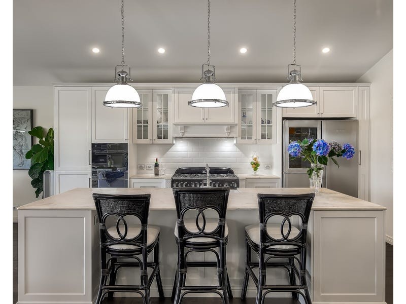 37 Raceview Avenue, Hendra QLD 4011