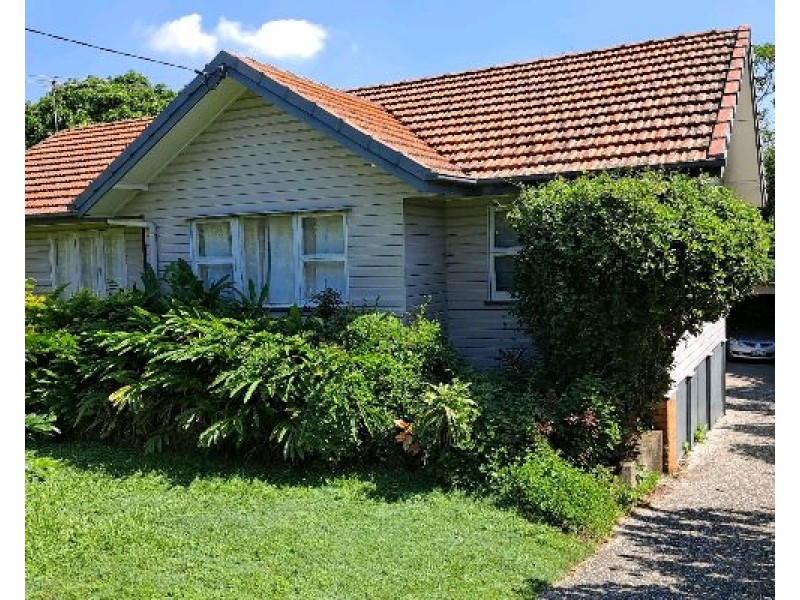 4 Curwen Terrace, Chermside QLD 4032