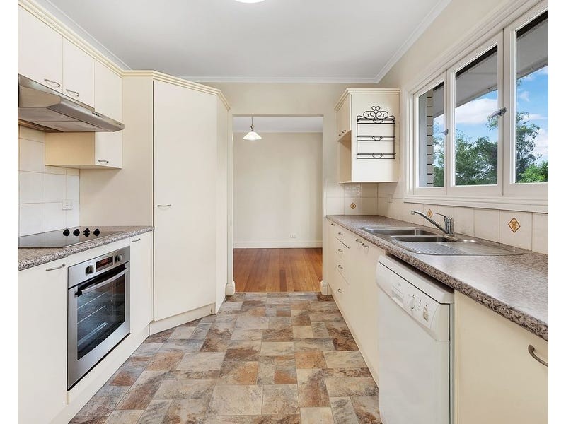 19 Mabb Street, Kenmore QLD 4069