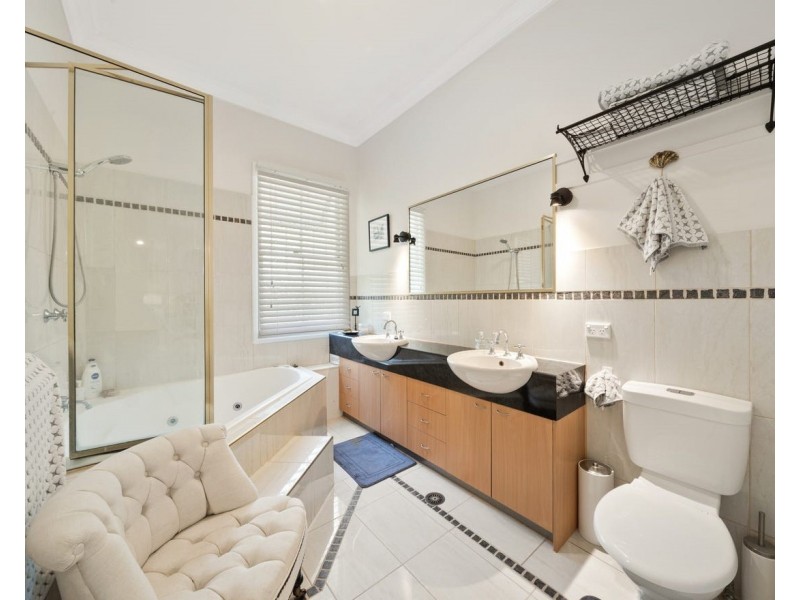 54 Ashgrove Crescent, Ashgrove QLD 4060