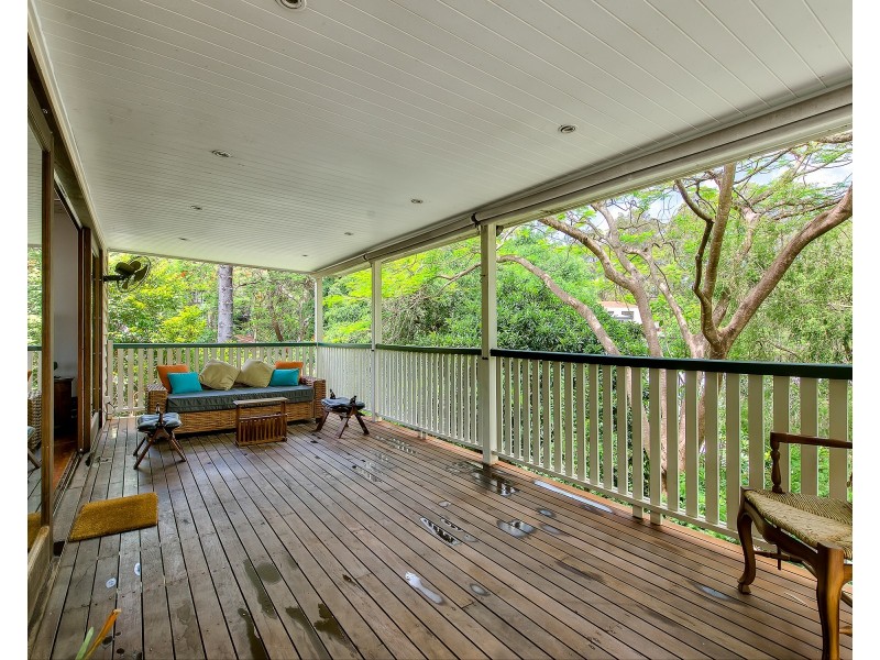 11 Mervyn Grove, St Lucia QLD 4067