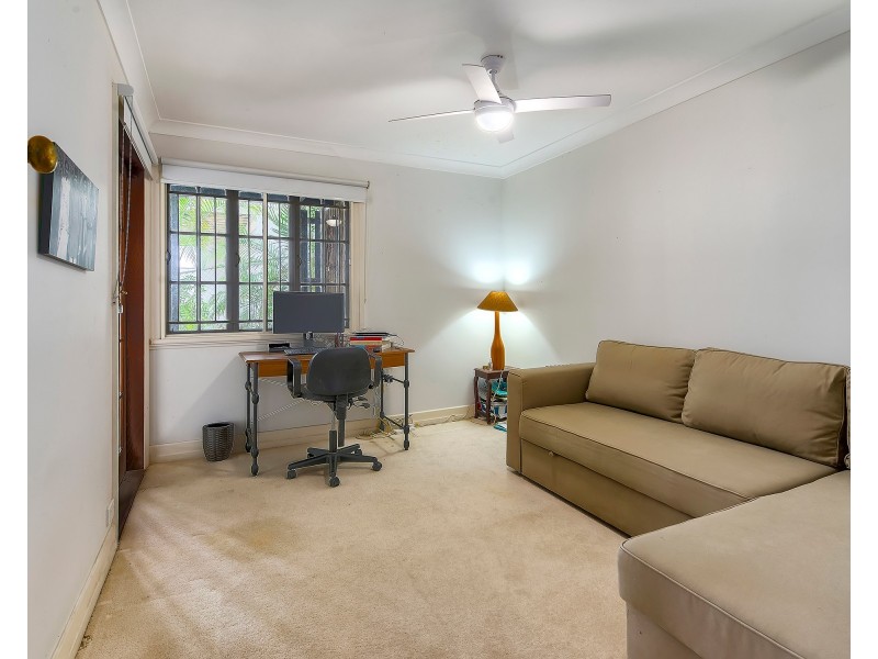 11 Mervyn Grove, St Lucia QLD 4067