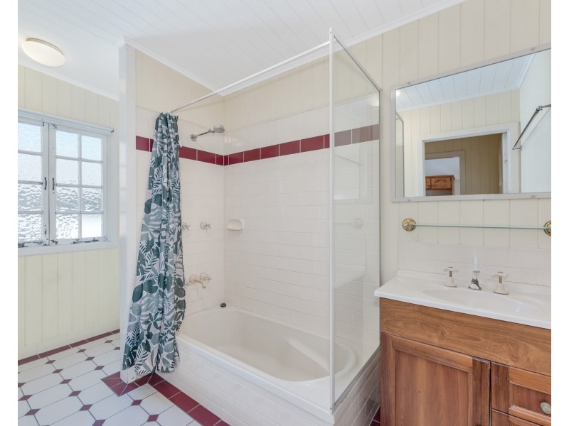 19 Sellheim Street, Grange QLD 4051