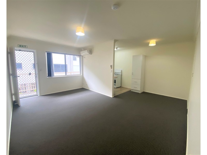 4/38 Victor Street, Holland Park QLD 4121