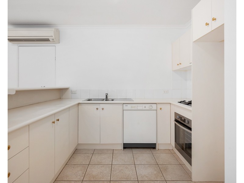 1/120 Carmody Road, St Lucia QLD 4067