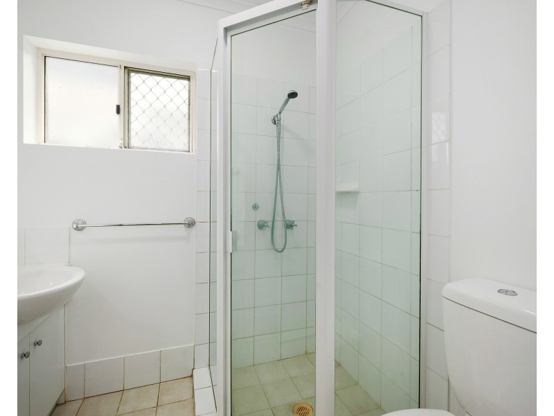 1/120 Carmody Road, St Lucia QLD 4067