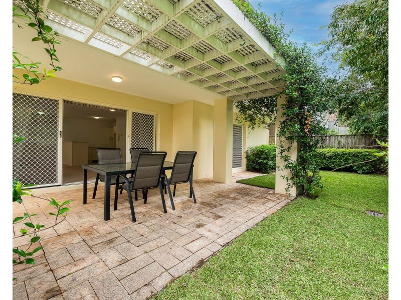 1/120 Carmody Road, St Lucia QLD 4067