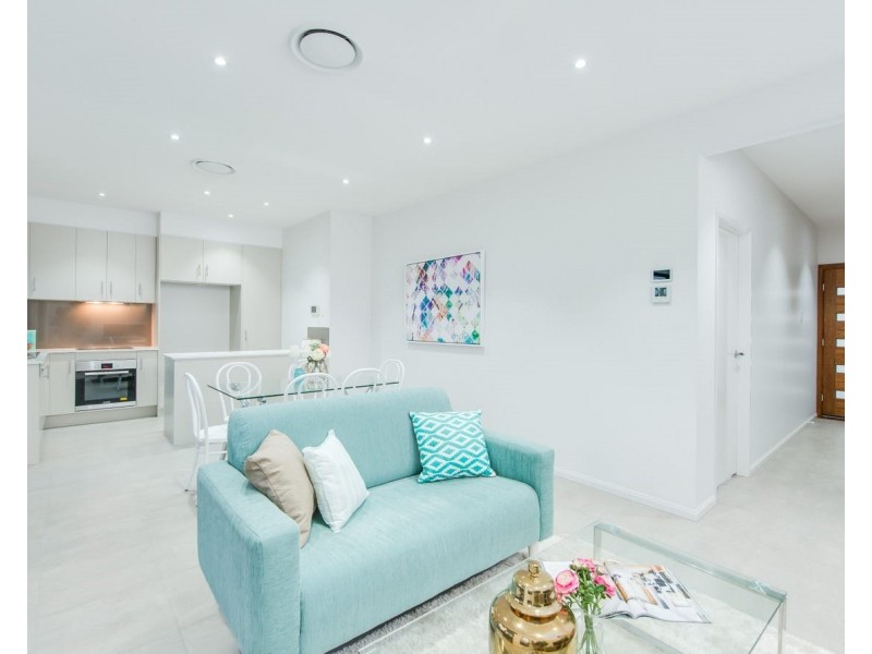 2A Houthem Street, Camp Hill QLD 4152