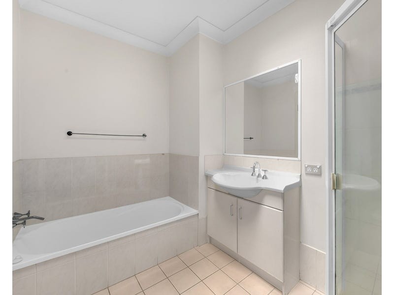 1/12 Silva Street, Ascot QLD 4007