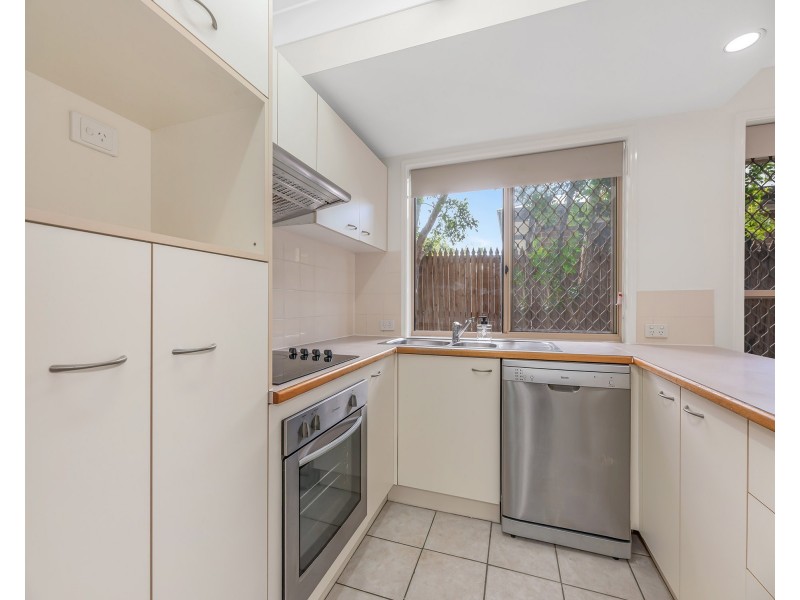 3/4 Harry Street, Zillmere QLD 4034