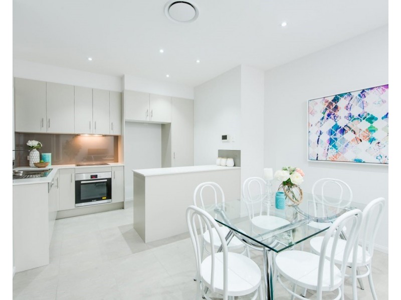 2A Houthem Street, Camp Hill QLD 4152