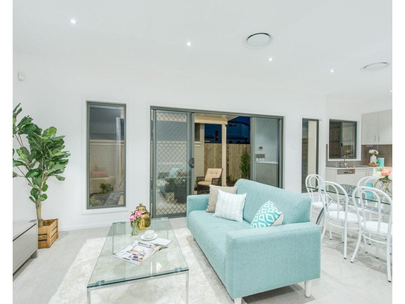 2A Houthem Street, Camp Hill QLD 4152