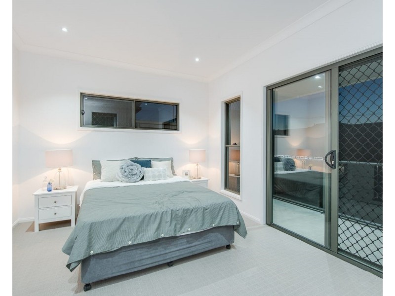 2A Houthem Street, Camp Hill QLD 4152