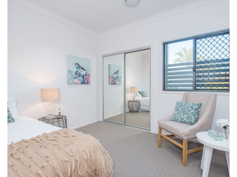 2A Houthem Street, Camp Hill QLD 4152