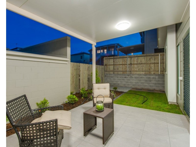 2A Houthem Street, Camp Hill QLD 4152