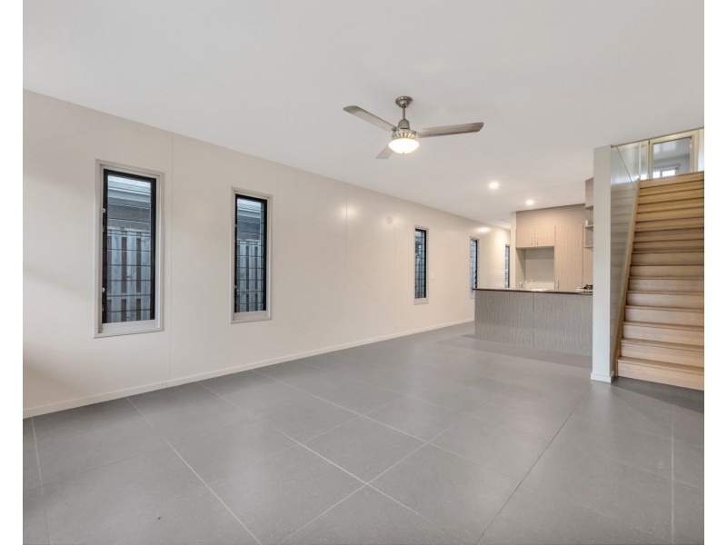 4/2 Bunya Lane (AKA 4/1 Daintree Parkway), Fitzgibbon QLD 4018