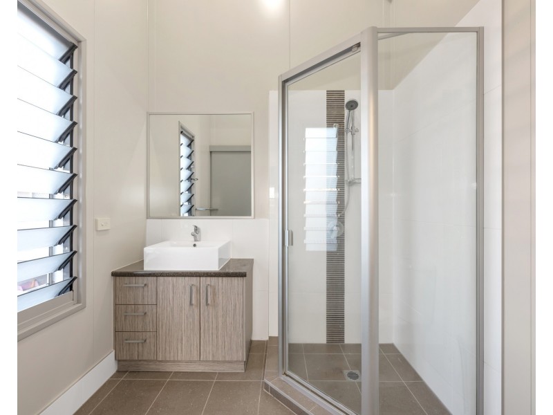 4/2 Bunya Lane (AKA 4/1 Daintree Parkway), Fitzgibbon QLD 4018