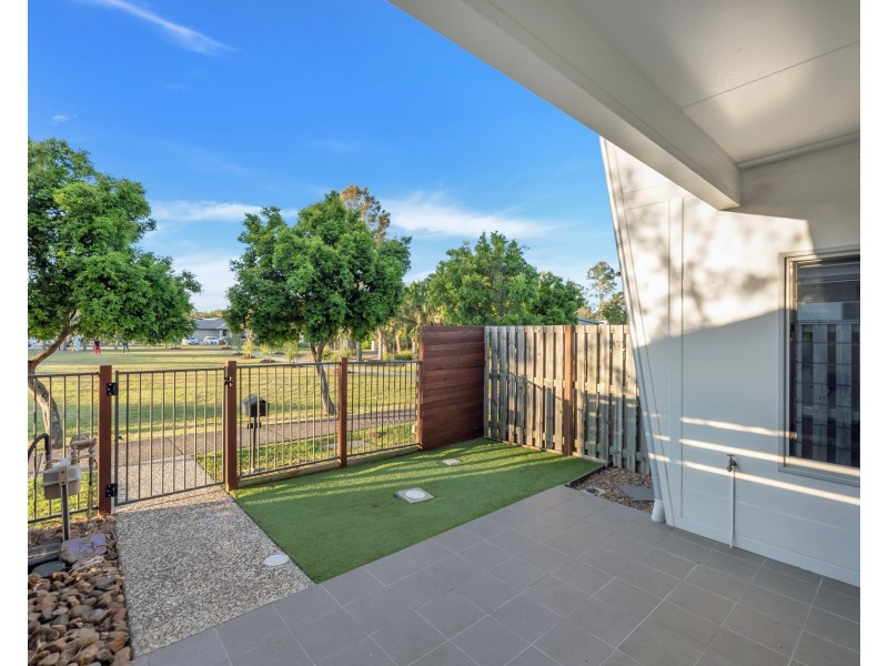 4/2 Bunya Lane (AKA 4/1 Daintree Parkway), Fitzgibbon QLD 4018