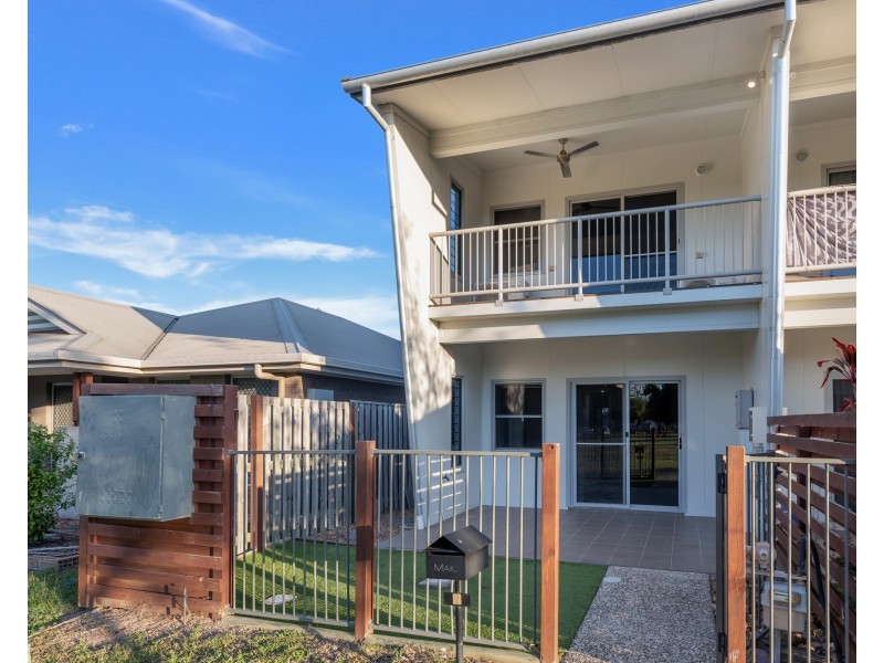 4/2 Bunya Lane (AKA 4/1 Daintree Parkway), Fitzgibbon QLD 4018