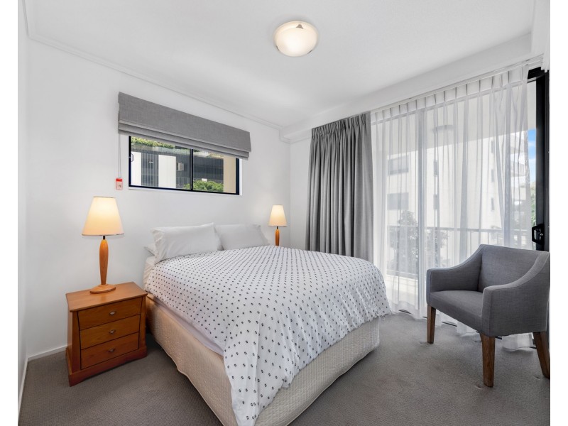 1034/18 Manning Street, Milton QLD 4064