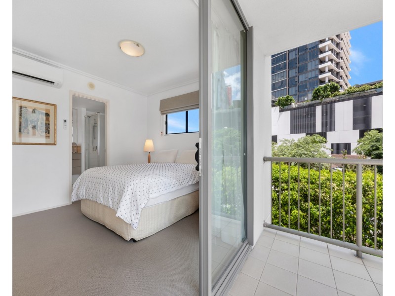 1034/18 Manning Street, Milton QLD 4064