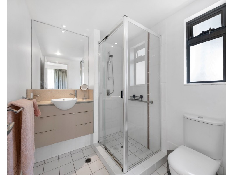 1034/18 Manning Street, Milton QLD 4064