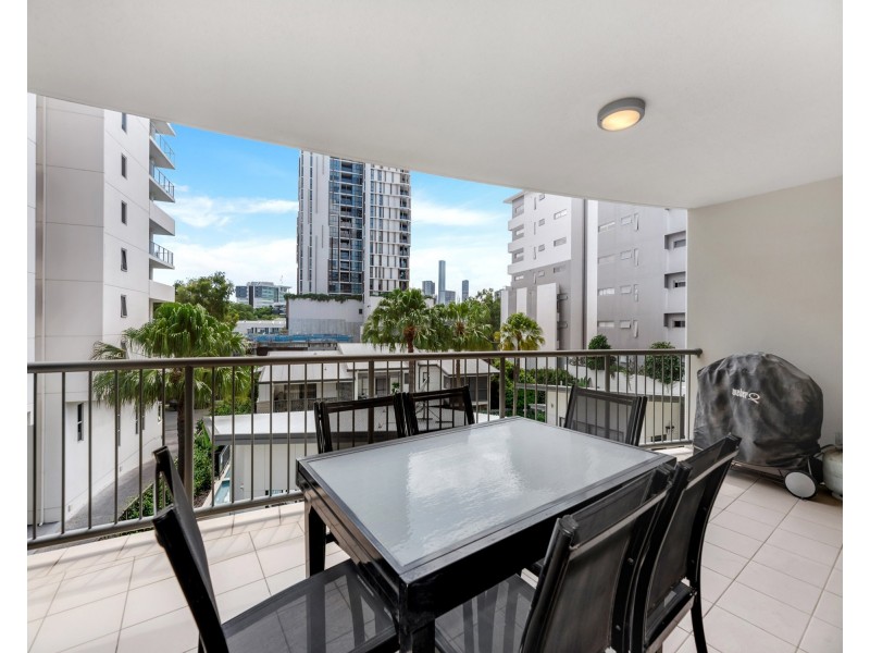 1034/18 Manning Street, Milton QLD 4064