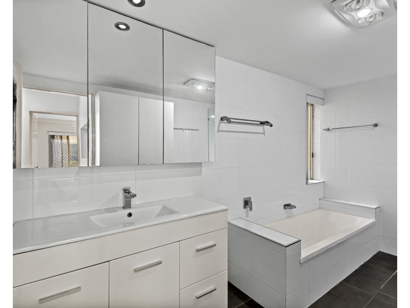 2/6 Pear Street, Greenslopes QLD 4120