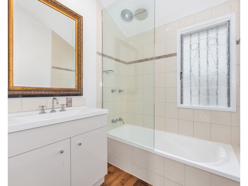 132 Bennetts Road, Norman Park QLD 4170