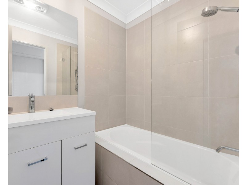 1/26 Conifer Avenue, Brassall QLD 4305