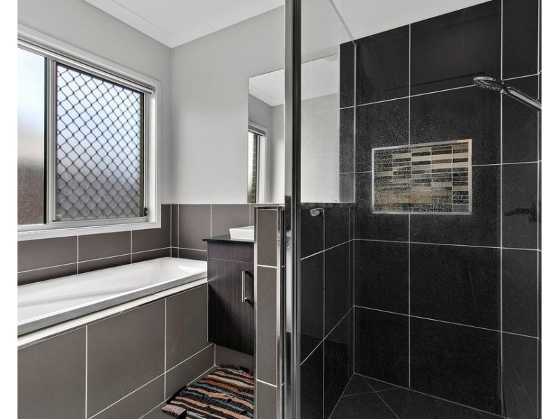 17 Mac Street, Bridgeman Downs QLD 4035