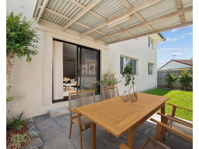 1/3 Honeysuckle Street, Mansfield QLD 4122