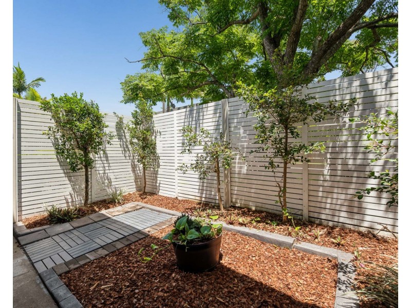 1/3 Honeysuckle Street, Mansfield QLD 4122