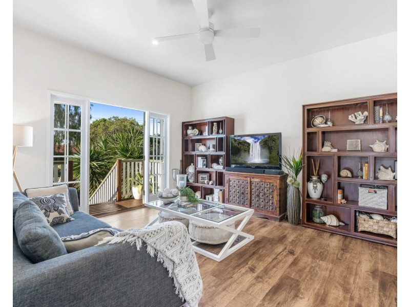 74 Emsworth Street AKA 31 Seaford Street, Wynnum QLD 4178